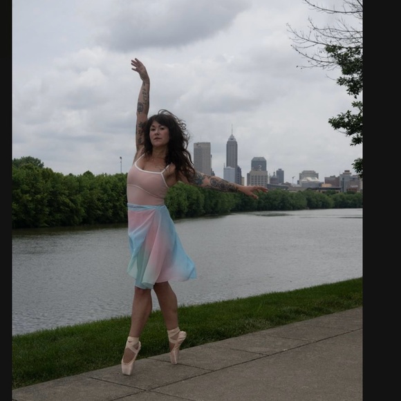 Meet your Posher, Margot - Picture 2 of 6